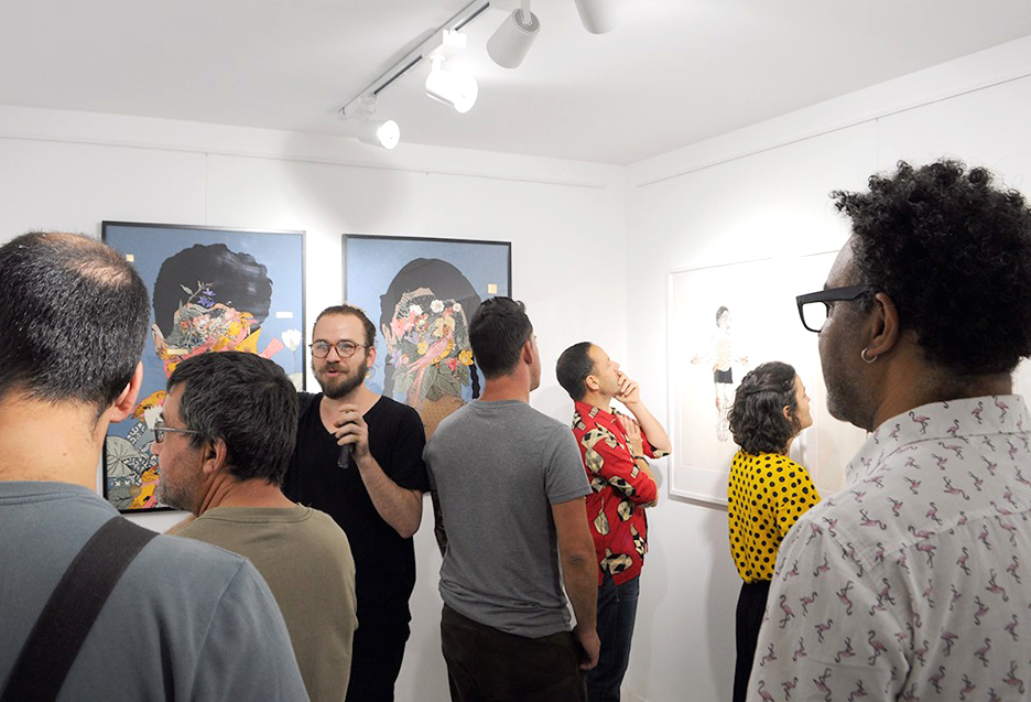 People on the art exhbition of Cássio Markowsky at the galery apaixonarte