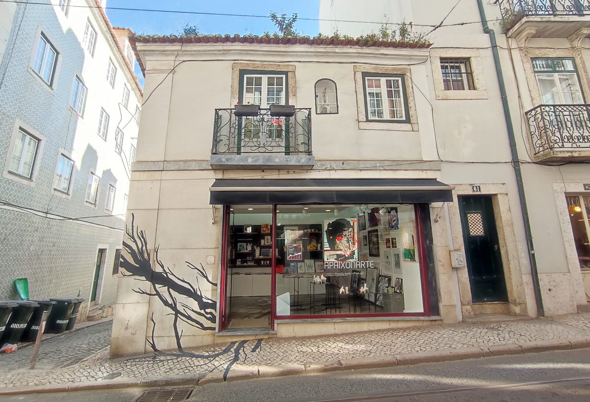 facade of the art gallery Apaixonarte in Lisbon