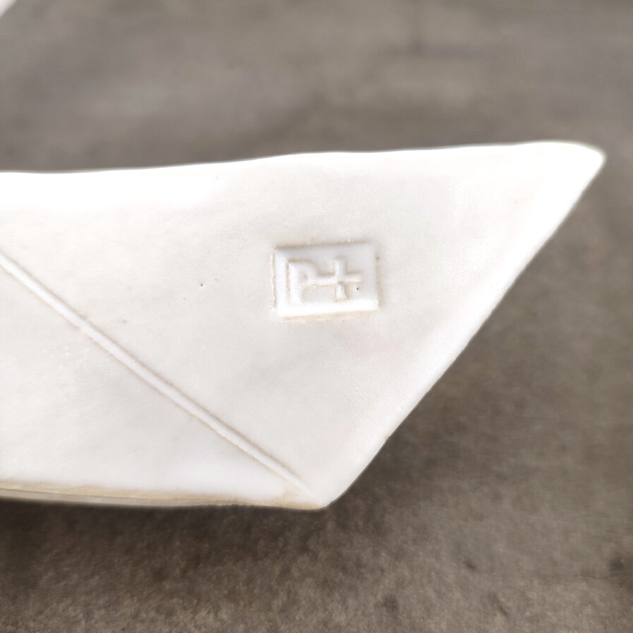 Barco de papel em cerâmica
